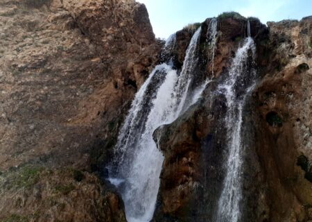 آبشارهای شیخ علیخان کوهرنگ پناهی برای فرار از گرمای داغ تابستان + عکس