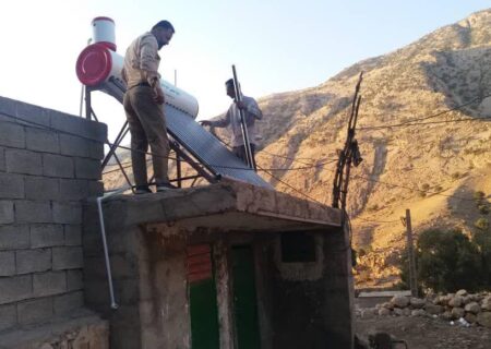 ۱۶ دستگاه آبگرمکن خورشیدی در بین عشایر شهرستان لالی توزیع شد + عکس