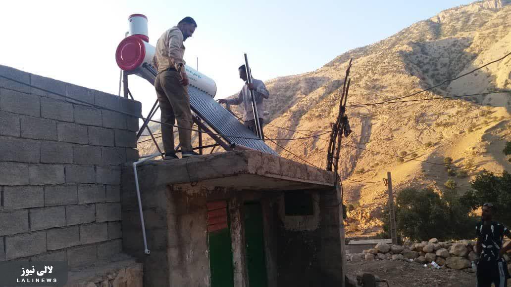 ۱۶ دستگاه آبگرمکن خورشیدی در بین عشایر شهرستان لالی توزیع شد + عکس