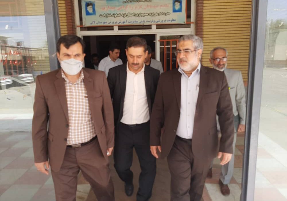 حضور مدیر کل آموزش و پرورش خوزستان در لالی/از شرکت در جلسه اداری تا بازدید از مدارس نیمه ساخت