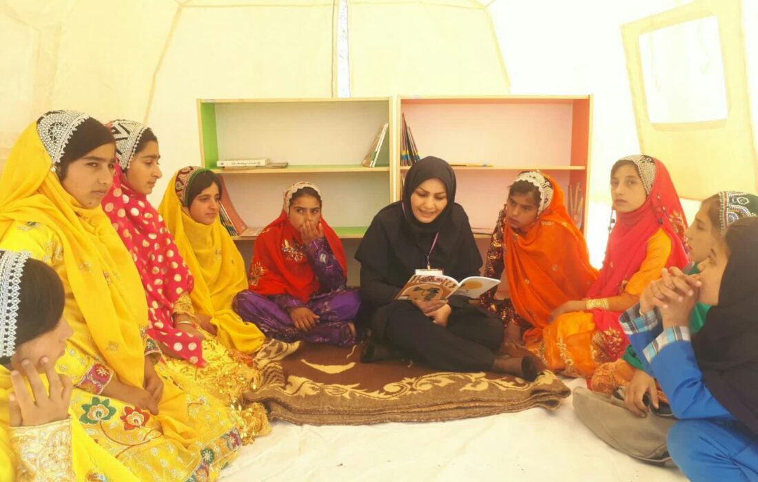 برگزاری جشنواره طعم کتاب با عشایر در منطقه تنگ شوکل ومناری آباد شهرستان لالی