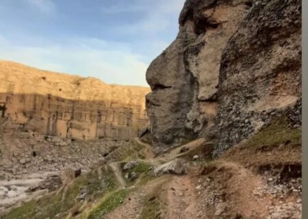 صخره سنگ سر از عجایب طبیعت لالی