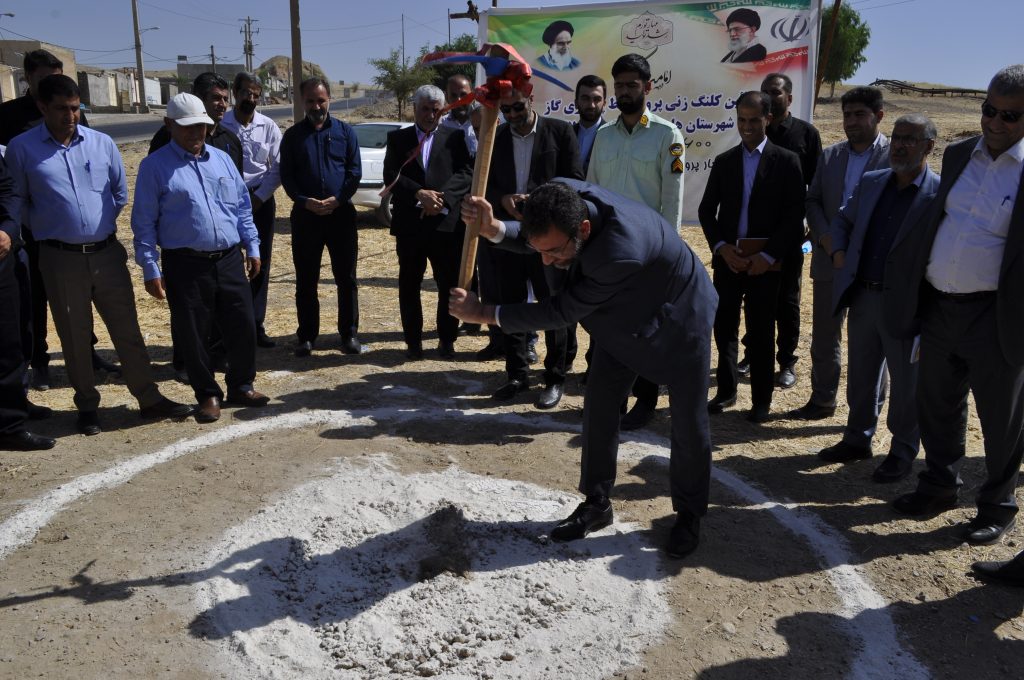 آئین کلنگ زنی پروژه خط پایداری گاز در شهرستان های مسجد سلیمان و لالی انجام شد