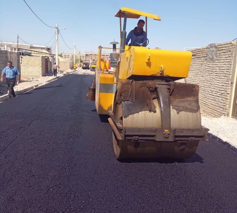 آغازعملیات آسفالت خیابانها در روستاهای بخش مرکزی با اعتباری بیش از سه میلیاردتومان