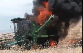 آتش سوزی در مزارع کشاورزی لالی/یک دستگاه کمباین در آتش سوخت + فیلم و عکس