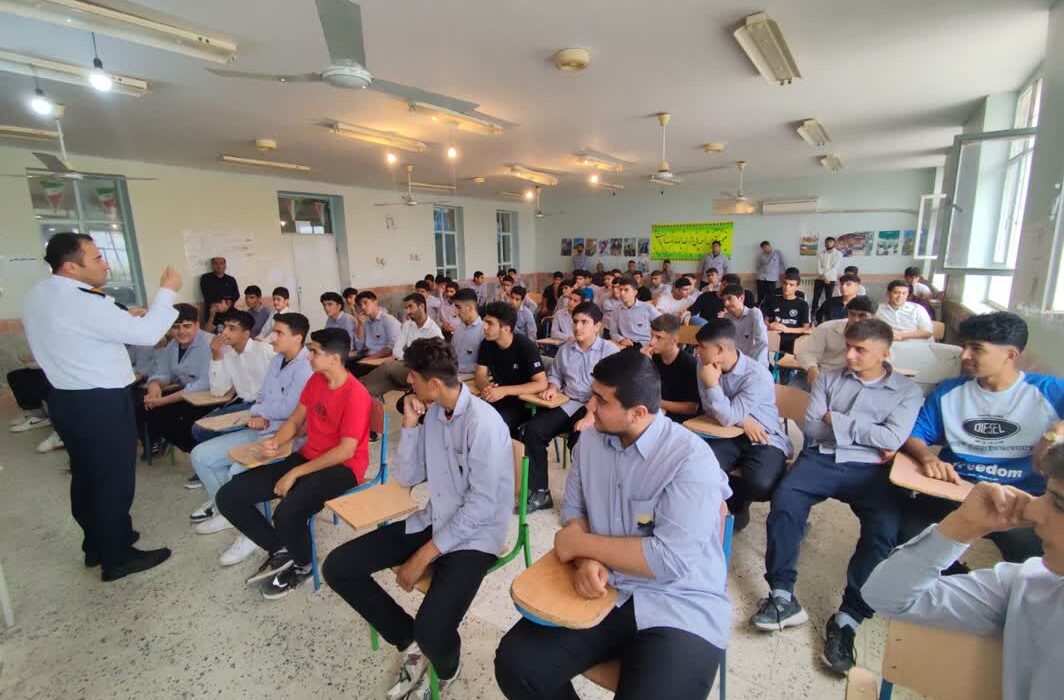 همایش روز جهانی گرامیداشت یادمان قربانیان سوانح رانندگی در دبیرستان پسرانه میرزای بختیاری برگزار شد